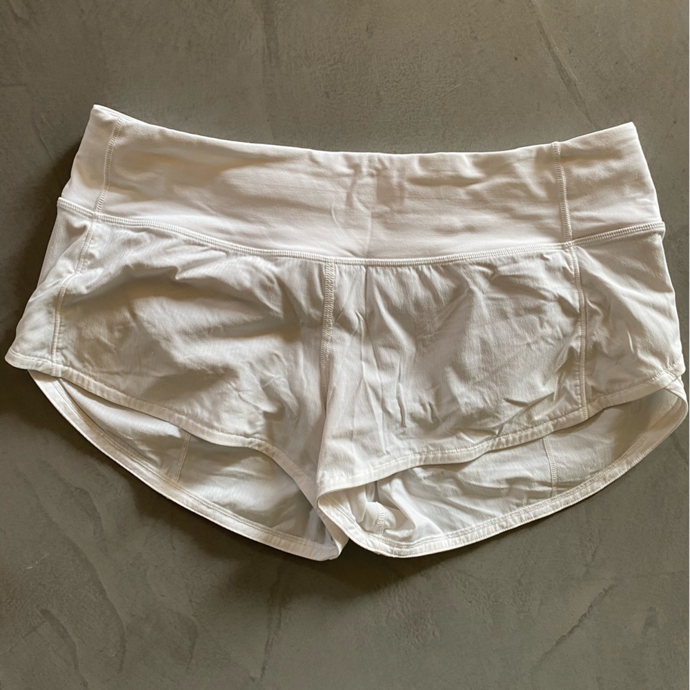 Lululemon white speed up short 2.5” inseam